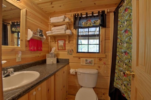 Red Barn Cabin image 10