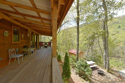 Red Barn Cabin image 22